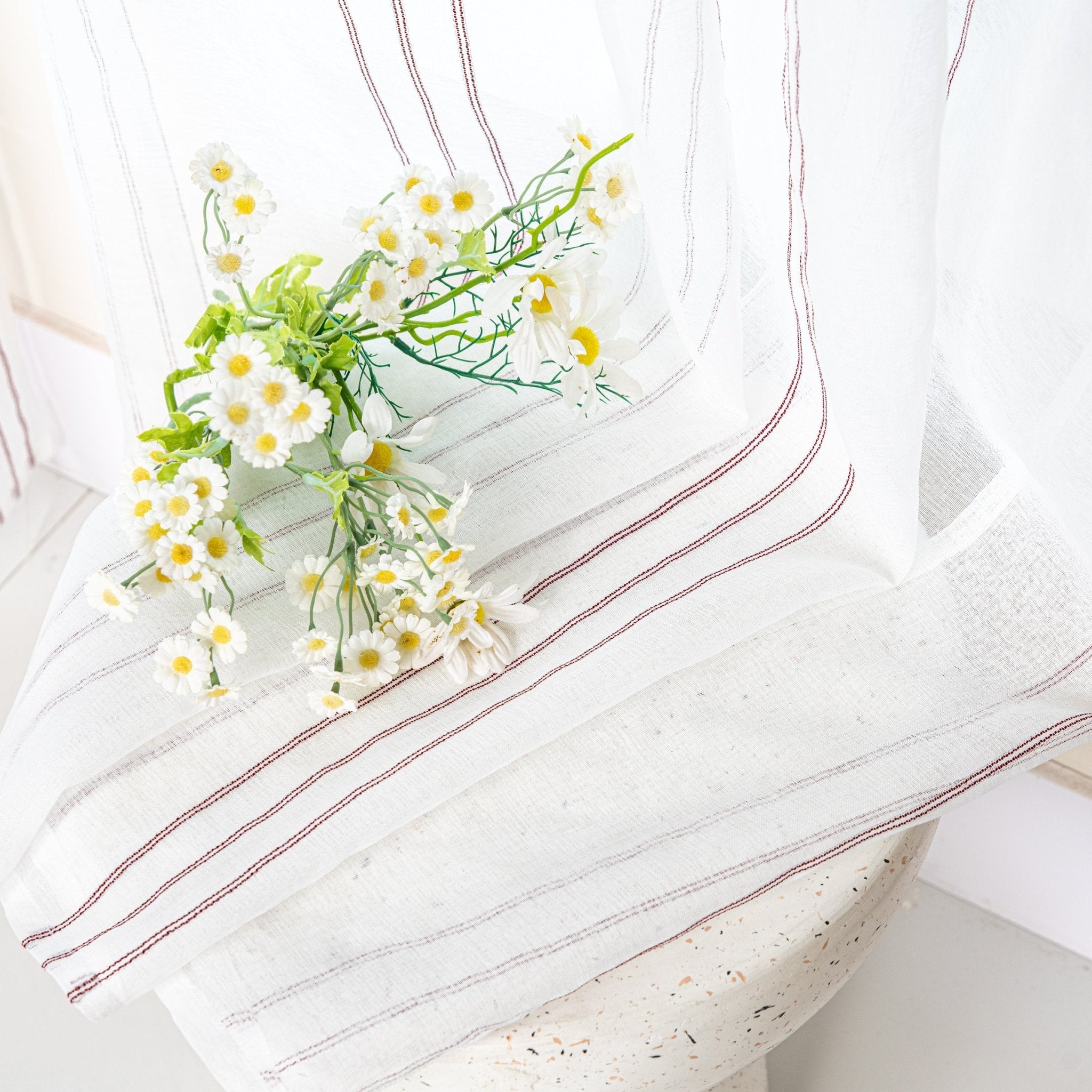 CORTINA DE GASA CON RAYAS VERTICALES DE HILOS PLATEADOS 140X260CM - Viste Tu Hogar CORTINA DE GASA CON RAYAS VERTICALES DE HILOS PLATEADOS 140X260CM - Viste Tu Hogar