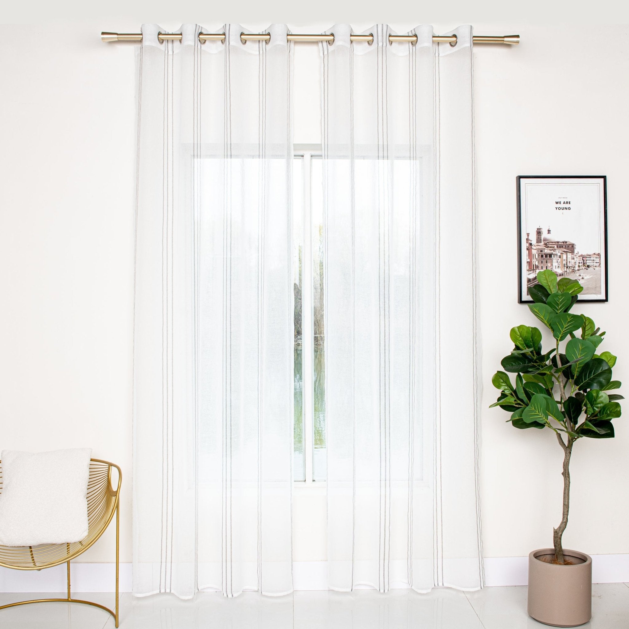 CORTINA DE GASA CON RAYAS VERTICALES DE HILOS PLATEADOS 140X260CM - Viste Tu Hogar CORTINA DE GASA CON RAYAS VERTICALES DE HILOS PLATEADOS 140X260CM - Viste Tu Hogar