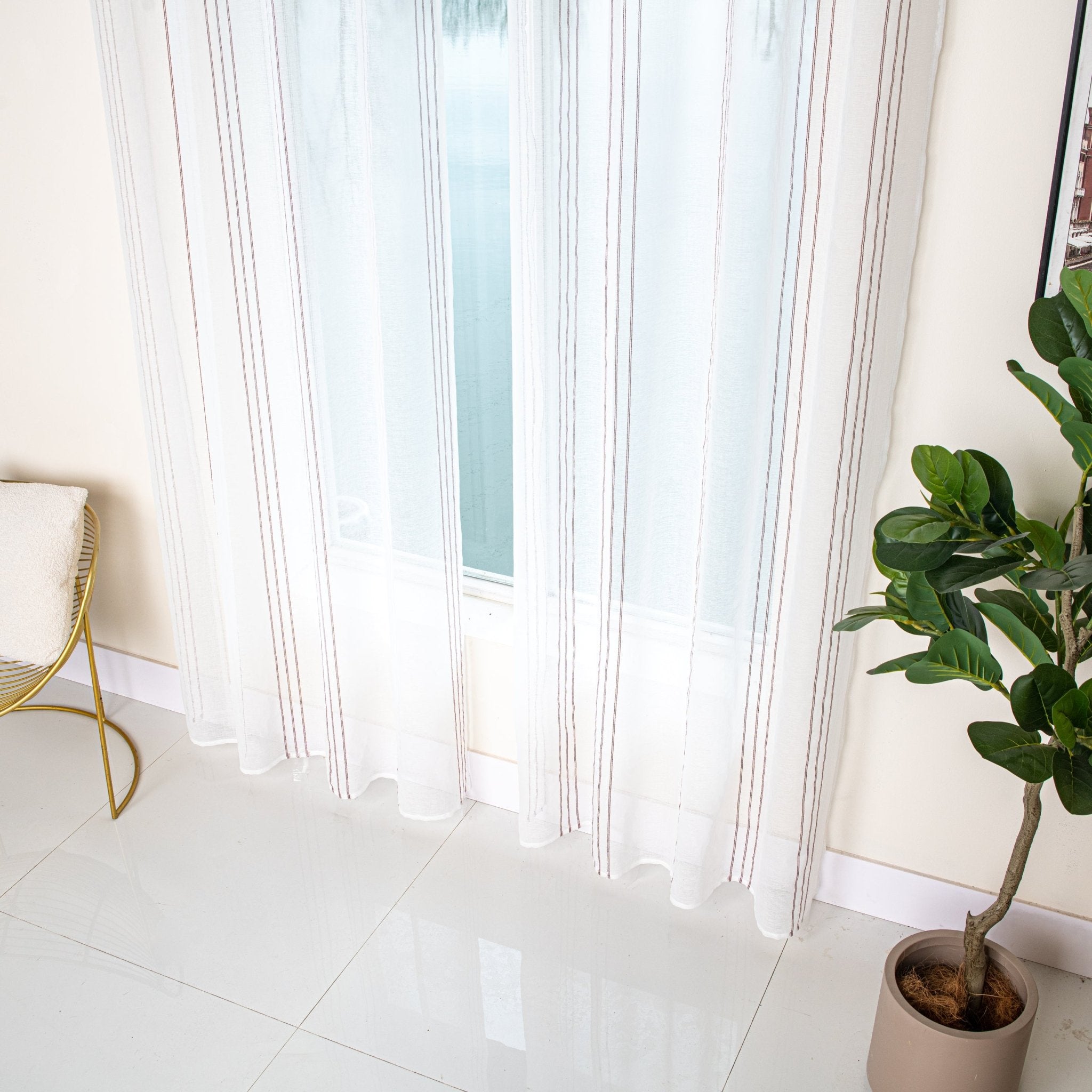 CORTINA DE GASA CON RAYAS VERTICALES DE HILOS PLATEADOS 140X260CM - Viste Tu Hogar CORTINA DE GASA CON RAYAS VERTICALES DE HILOS PLATEADOS 140X260CM - Viste Tu Hogar