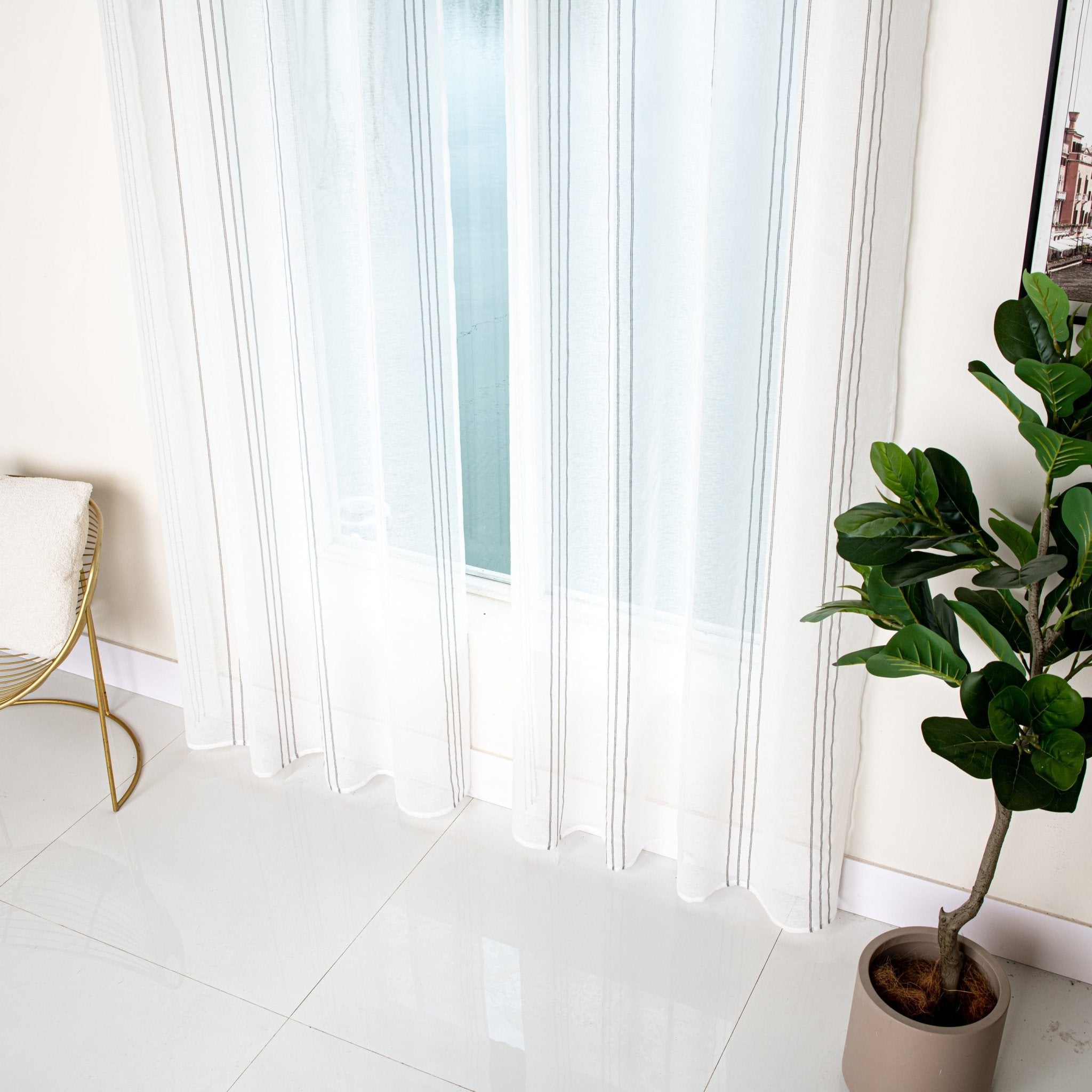 CORTINA DE GASA CON RAYAS VERTICALES DE HILOS PLATEADOS 140X260CM - Viste Tu Hogar CORTINA DE GASA CON RAYAS VERTICALES DE HILOS PLATEADOS 140X260CM - Viste Tu Hogar