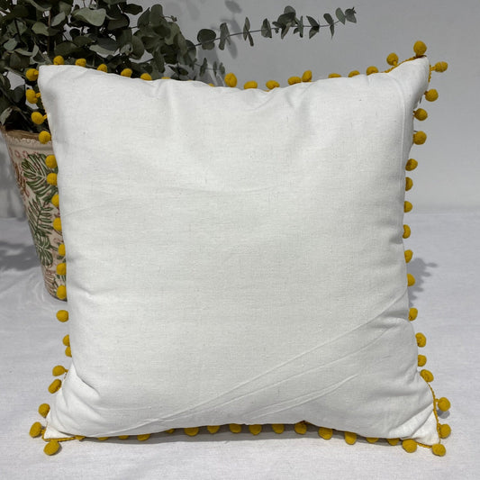 Cojín De Color Liso Algodón Y Poliéster Decorado Con Esferas De Colores En Las Esquinas - VISTE TU HOGAR ONLINE